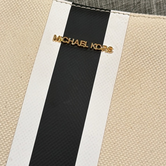 Michael Kors Bag Charlotte Canvas Crossbody - Picture 17 of 17